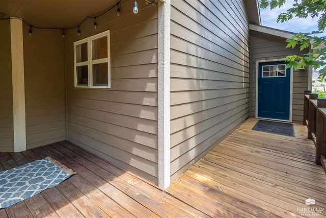 1044 Highland Ridge Drive, Manhattan, KS 66503