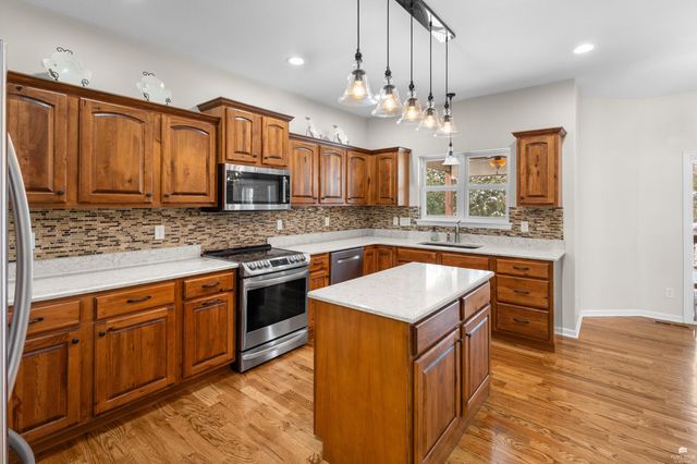 1044 Highland Ridge Drive, Manhattan, KS 66503