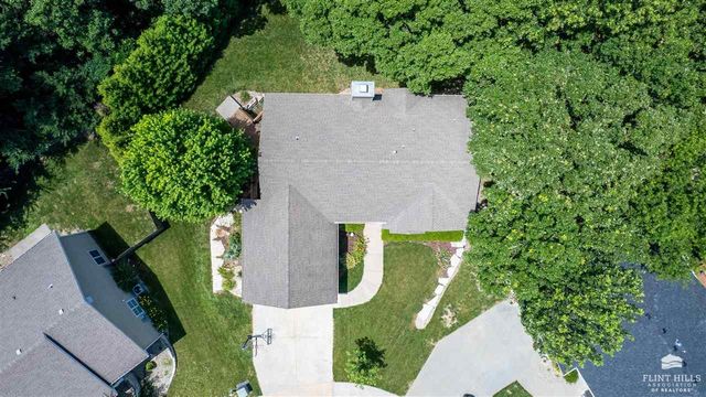 1044 Highland Ridge Drive, Manhattan, KS 66503