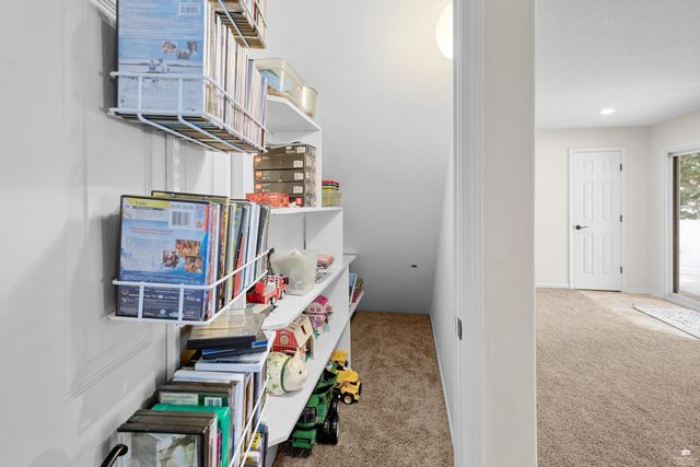 1044 Highland Ridge Drive, Manhattan, KS 66503