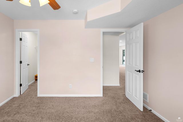 1044 Highland Ridge Drive, Manhattan, KS 66503