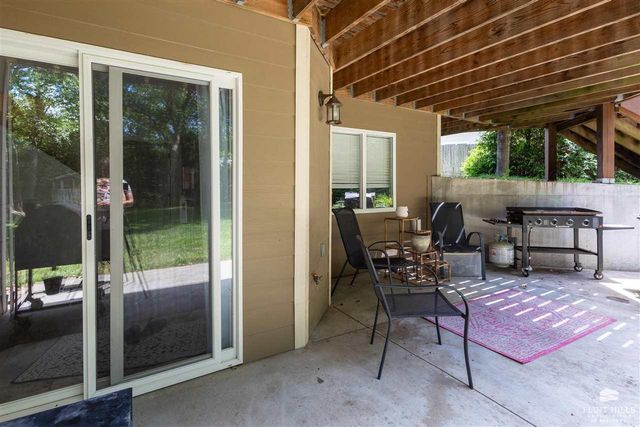 1044 Highland Ridge Drive, Manhattan, KS 66503