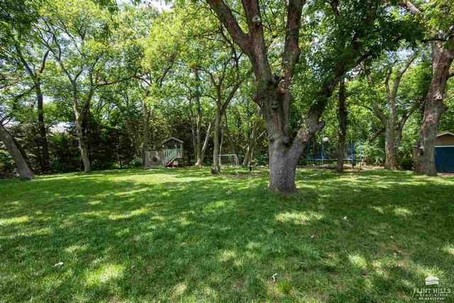 1044 Highland Ridge Drive, Manhattan, KS 66503