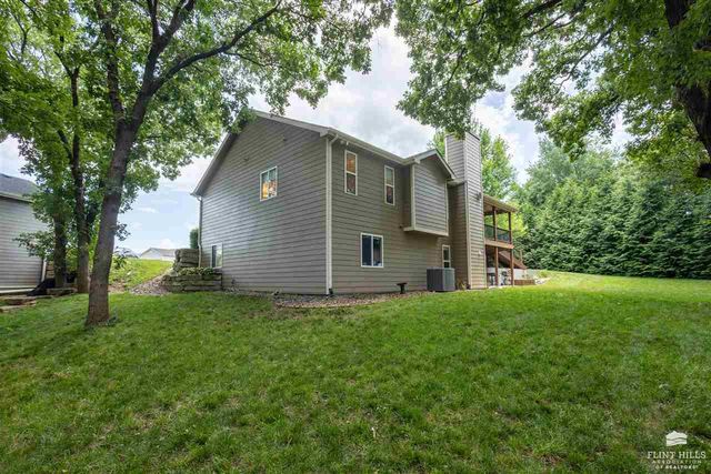 1044 Highland Ridge Drive, Manhattan, KS 66503