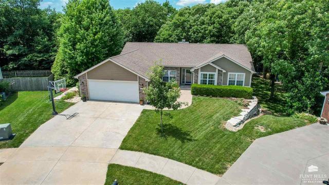 1044 Highland Ridge Drive, Manhattan, KS 66503