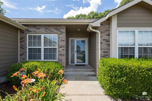 1044 Highland Ridge Drive, Manhattan, KS 66503