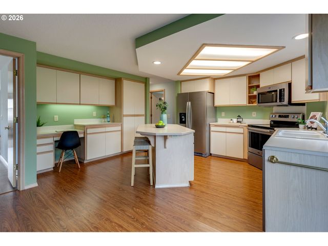 16106 Sw REFECTORY Pl, Portland, OR 97224