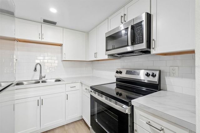 8101 11TH STREET N 125, St Petersburg, FL 33702