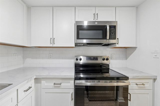 8101 11TH STREET N 125, St Petersburg, FL 33702