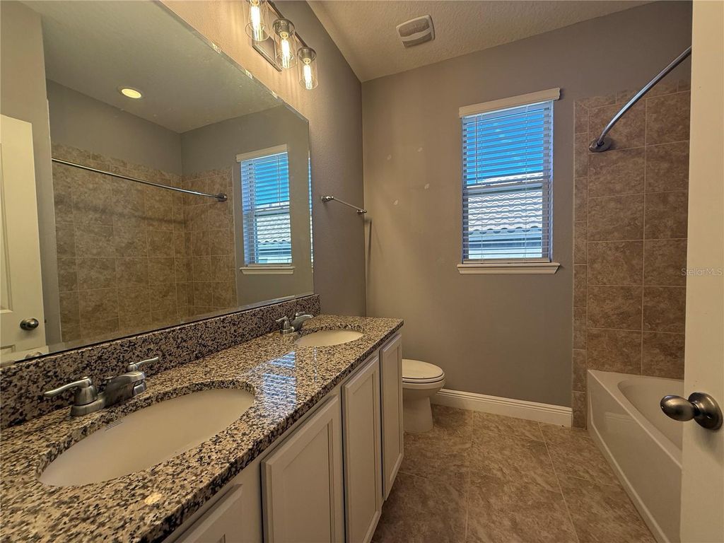 Image 11 of property listing at 4231 PRIMA LAGO DRIVE, Lakeland, FL 33810