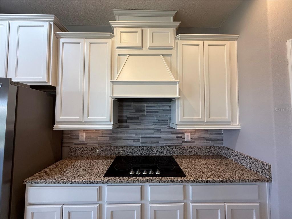 Image 5 of property listing at 4231 PRIMA LAGO DRIVE, Lakeland, FL 33810