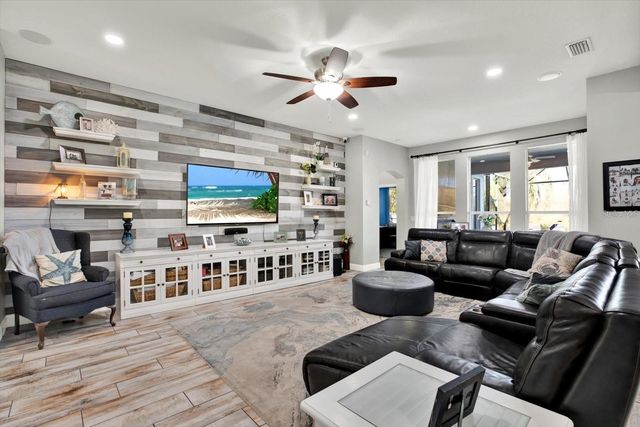 7023 DERWENT GLEN CIRCLE, Land O Lakes, FL 34637