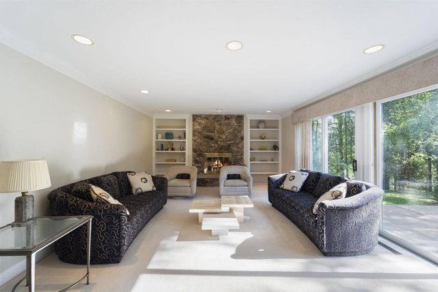 9840 Otto ROAD, Mequon, WI 53092