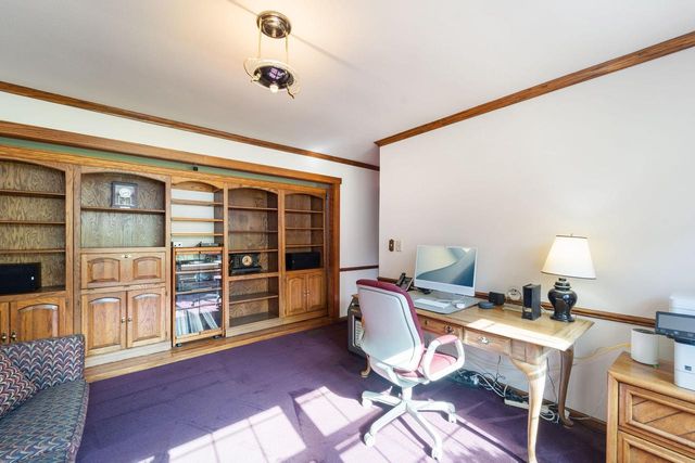 9840 Otto ROAD, Mequon, WI 53092