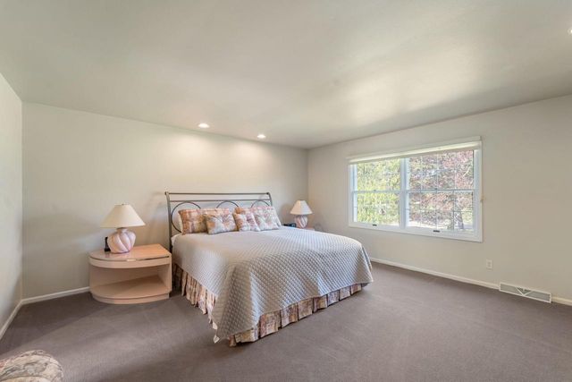 9840 Otto ROAD, Mequon, WI 53092