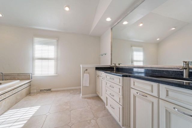 9840 Otto ROAD, Mequon, WI 53092