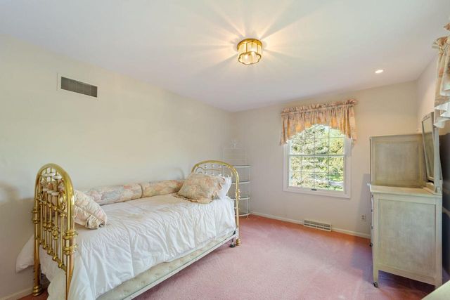 9840 Otto ROAD, Mequon, WI 53092