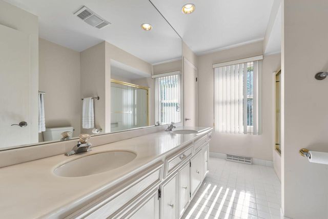9840 Otto ROAD, Mequon, WI 53092