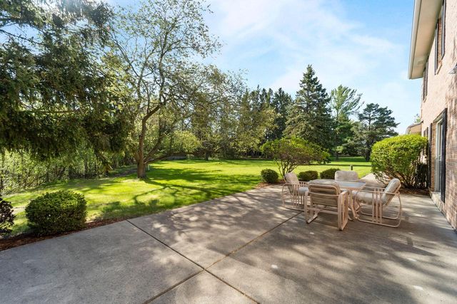9840 Otto ROAD, Mequon, WI 53092