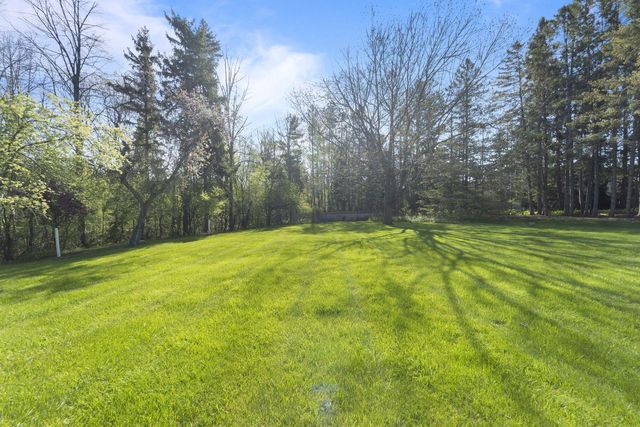 9840 Otto ROAD, Mequon, WI 53092