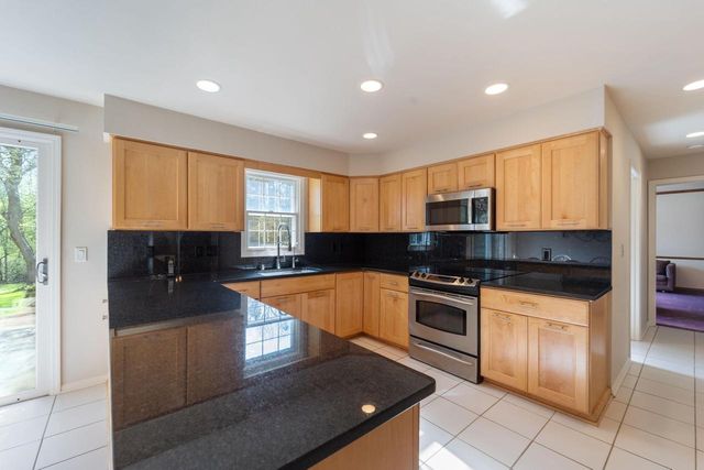 9840 Otto ROAD, Mequon, WI 53092