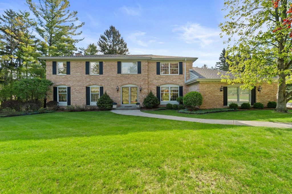 9840 Otto ROAD, Mequon, WI 53092