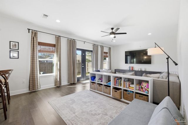 2279 Hadleigh Hills Ct, Navarre, FL 32566