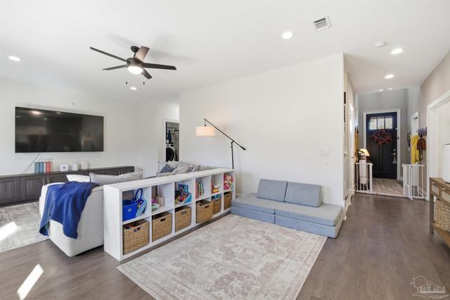 2279 Hadleigh Hills Ct, Navarre, FL 32566