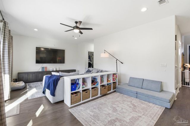 2279 Hadleigh Hills Ct, Navarre, FL 32566