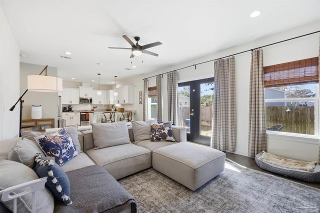 2279 Hadleigh Hills Ct, Navarre, FL 32566