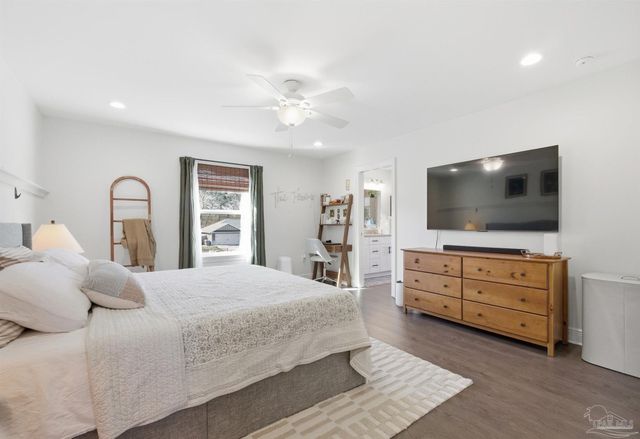 2279 Hadleigh Hills Ct, Navarre, FL 32566