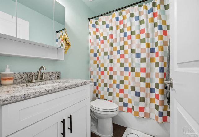 2279 Hadleigh Hills Ct, Navarre, FL 32566