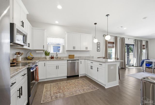 2279 Hadleigh Hills Ct, Navarre, FL 32566