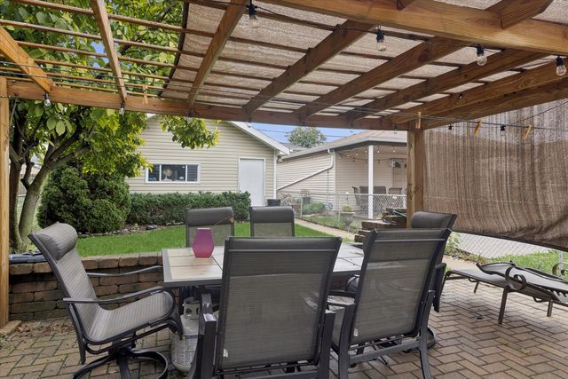 7211 W 58th Place, Summit, IL 60501