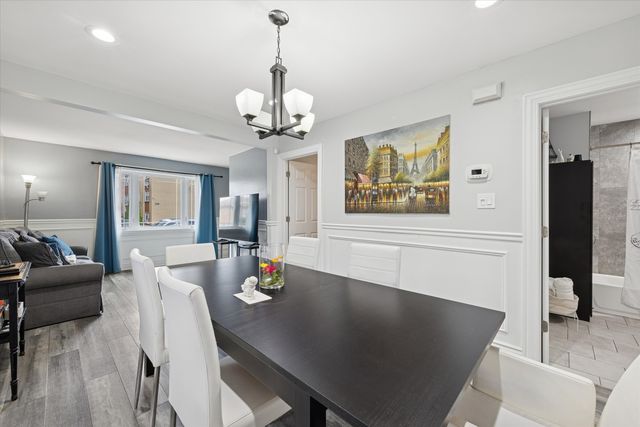 7211 W 58th Place, Summit, IL 60501