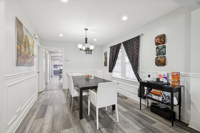 7211 W 58th Place, Summit, IL 60501