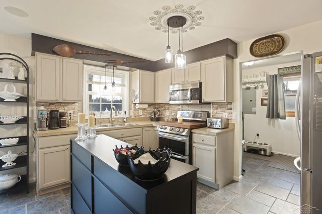 2122 Heather Way, Gladwin, MI 48624