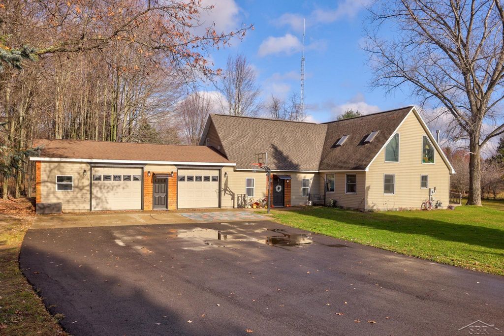 2122 Heather Way, Gladwin, MI 48624