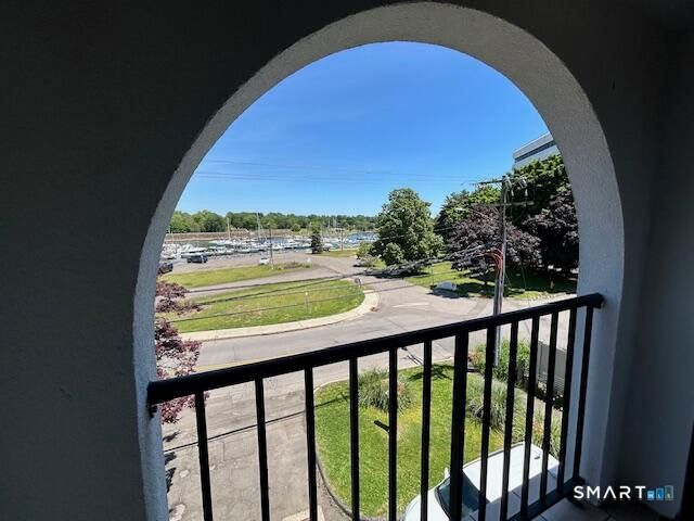 43 Seaview Avenue 14, Stamford, CT 06902