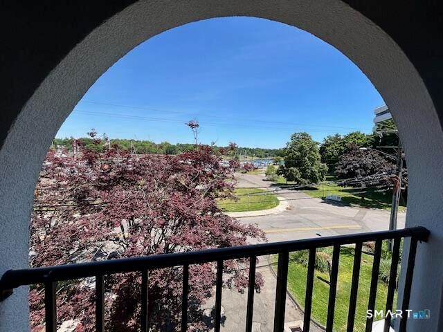 43 Seaview Avenue 14, Stamford, CT 06902