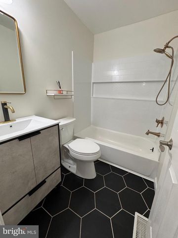 54 SOUTHGATE DR, Mount Laurel, NJ 08054