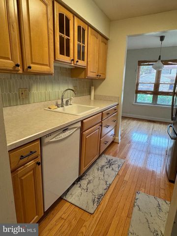54 SOUTHGATE DR, Mount Laurel, NJ 08054