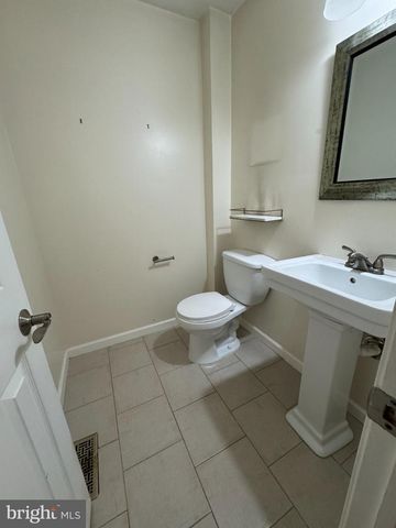 54 SOUTHGATE DR, Mount Laurel, NJ 08054