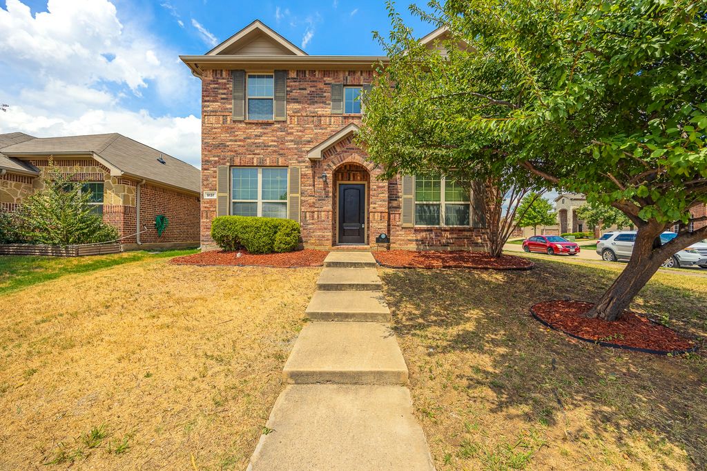 9137 Holiday Lane, Aubrey, TX 76227