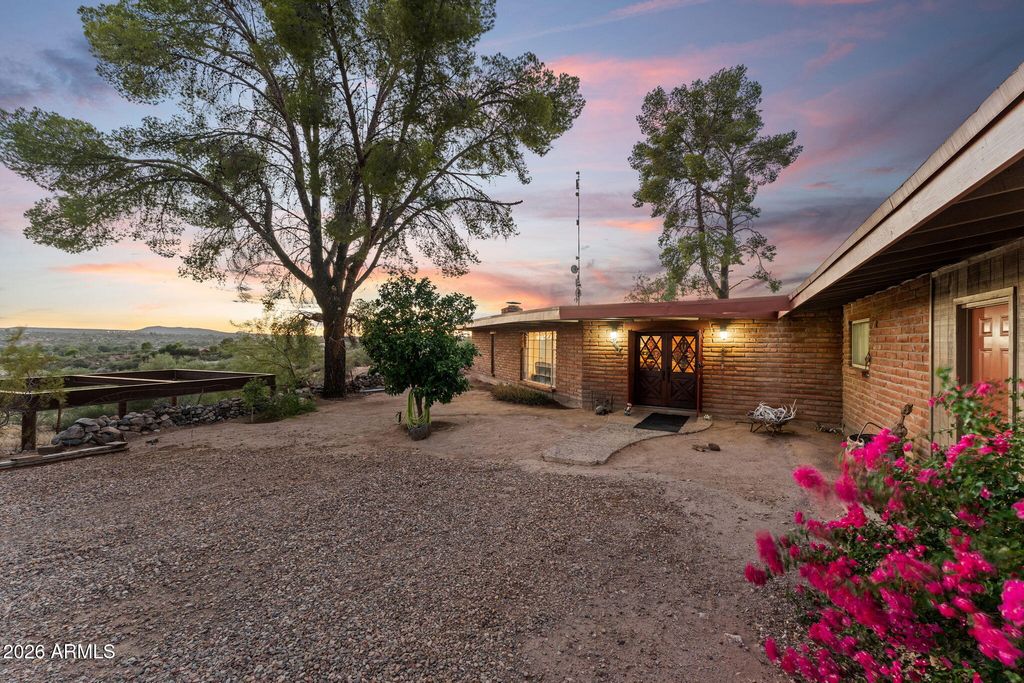 590 CONSTELLATION Road, Wickenburg, AZ 85390 — exterior