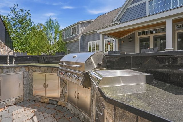 1 Twin Springs Drive, Saugus, MA 01906