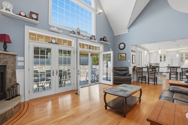 1 Twin Springs Drive, Saugus, MA 01906