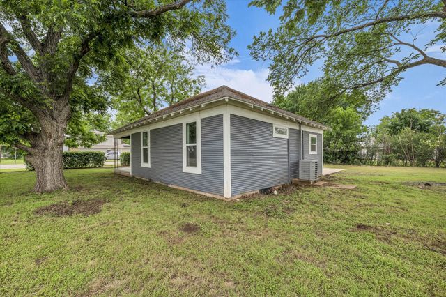 620 Washington Street, Mcgregor, TX 76657