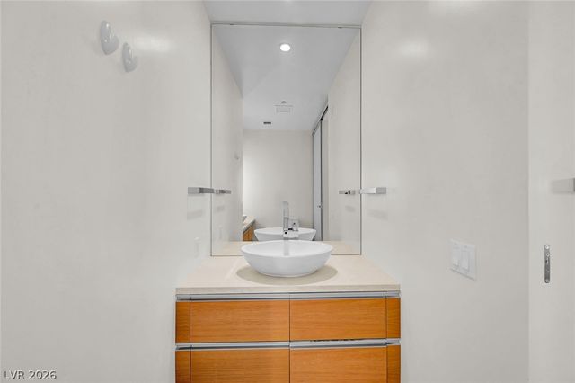 3722 Las Vegas Boulevard 2412, Las Vegas, NV 89158