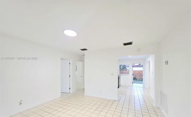 250 NE 51st St, Oakland Park, FL 33334